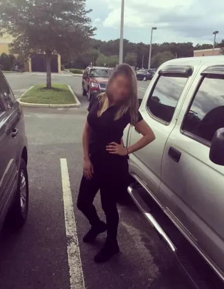 Amelia, 32