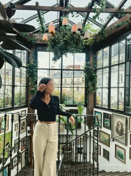 Eleri, 30