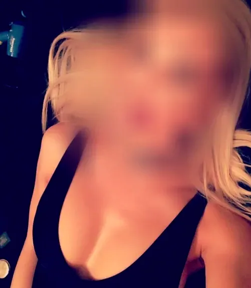 Farah, 36
