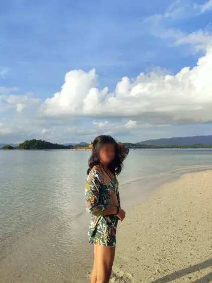Isobel, 26