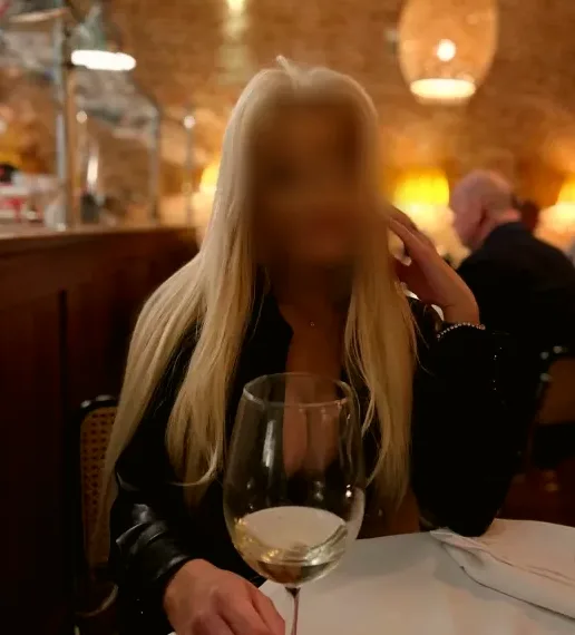 Isobel, 37