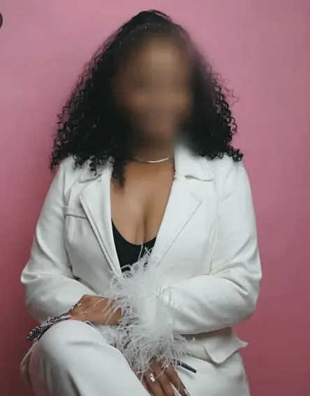 Julia, 39