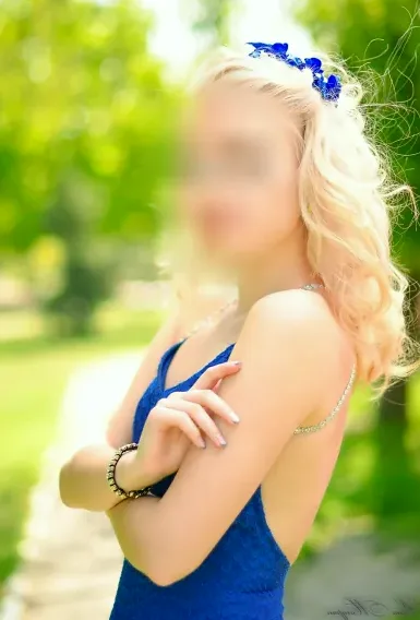 Julia, 32