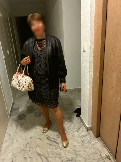Kelly, 37