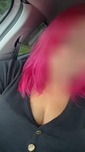 Nadia, 37