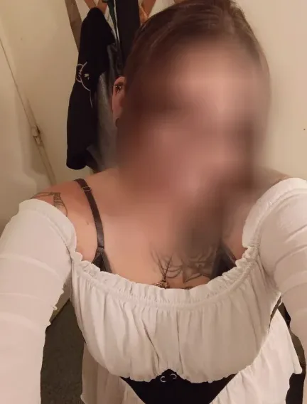 Natalie, 31