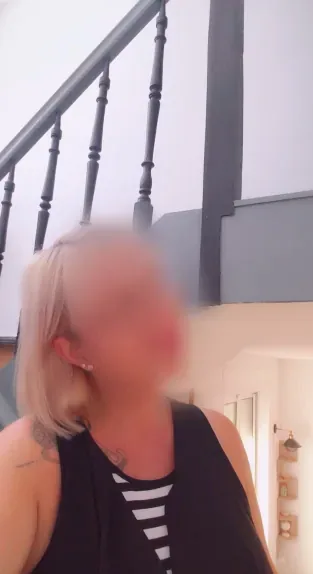 Olivia, 37